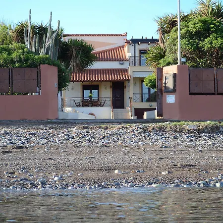 Dom wakacyjny Bella Seafront 5br For 10 Near Athens Loukissia