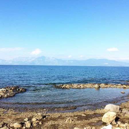 Dom wakacyjny Bella Seafront 5br For 10 Near Athens *
