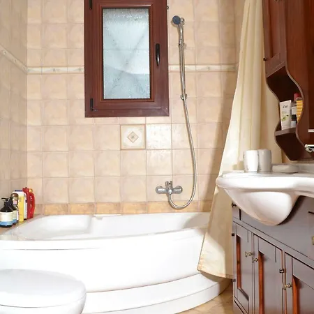 Bella Seafront 5br For 10 Near Athens Dom wakacyjny