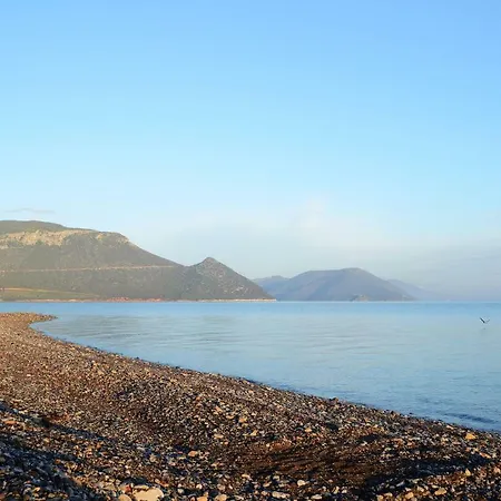 Dom wakacyjny Bella Seafront 5br For 10 Near Athens