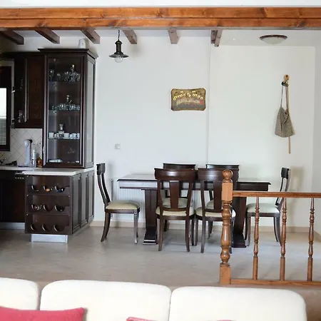 Bella Seafront 5br For 10 Near Athens *